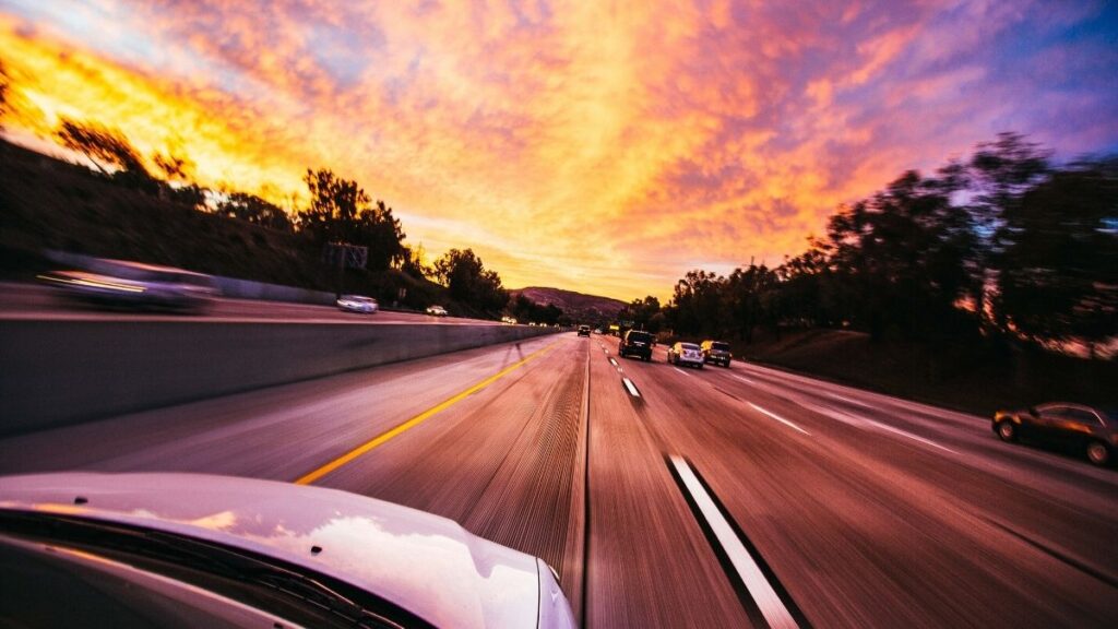 ¿Cuáles son las tendencias en los sistemas de seguridad obligatorios del coche en 2022?